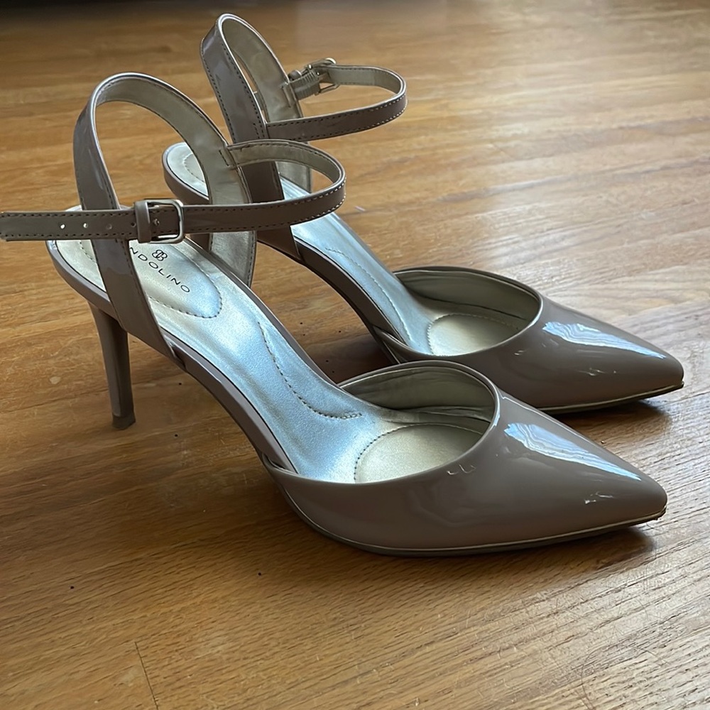 BANDOLINO nude patent pumps